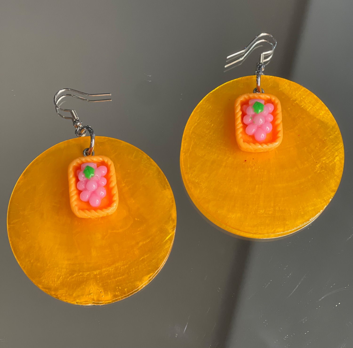 گوشواره صدفی نارنجی و انگور